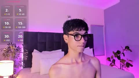 Snapshot of phillicious_ chatting on 11/06/25, 11:48 Phillip online show from 11/06/25, 11:48