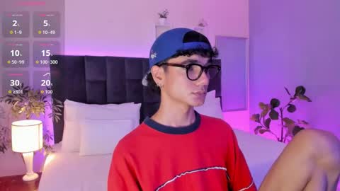 Snapshot of phillicious_ chatting on 11/14/25, 09:46 Phillip online show from 11/14/25, 09:46