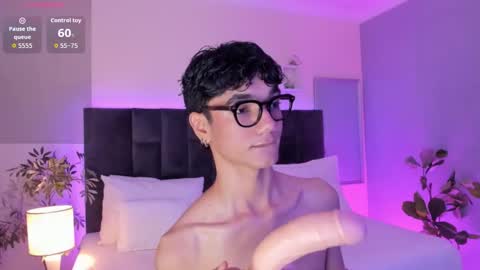 Snapshot of phillicious_ chatting on 11/16/25, 09:53 Phillip online show from 11/16/25, 09:53