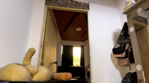 Snapshot of phillip_brownn chatting on 09/19/25, 12:06 PHILLIP online show from 09/19/25, 12:06