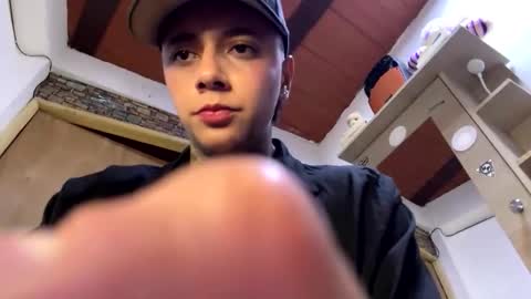 Snapshot of phillip_brownn chatting on 09/30/25, 11:48 PHILLIP online show from 09/30/25, 11:48