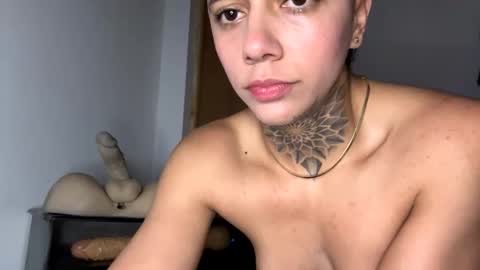 Snapshot of phillip_brownn chatting on 10/05/25, 12:25 PHILLIP online show from 10/05/25, 12:25