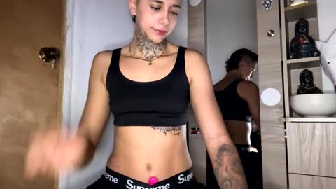 Snapshot of phillip_brownn chatting on 10/07/25, 12:13 PHILLIP online show from 10/07/25, 12:13