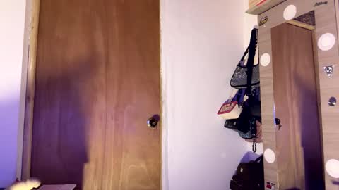 Snapshot of phillip_brownn chatting on 10/28/25, 12:09 PHILLIP online show from 10/28/25, 12:09