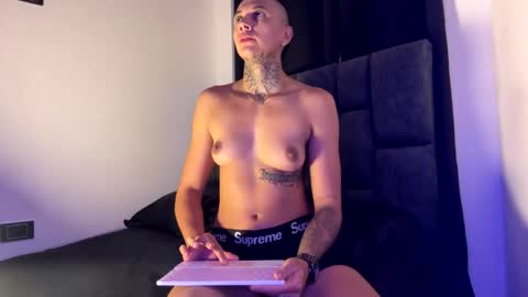 Snapshot of phillip_brownn chatting on 10/31/25, 11:55 PHILLIP online show from 10/31/25, 11:55