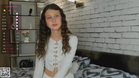 Emilia online show from 02/15/25, 06:23