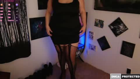Snapshot of philthyrose469 chatting on 12/11/24, 12:12 Rose online show from 12/11/24, 12:12