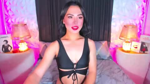 Snapshot of phlaura chatting on 12/02/24, 07:36 laura online show from 12/02/24, 07:36