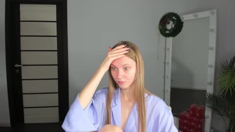 Phoebe online show from 12/12/24, 02:33