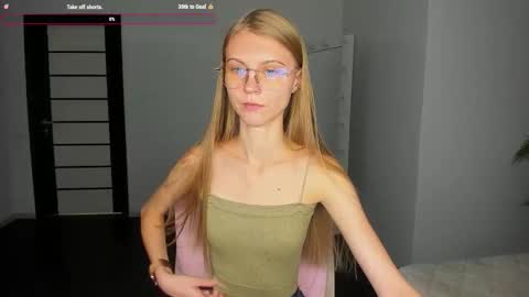 Phoebe online show from 09/10/25, 09:53