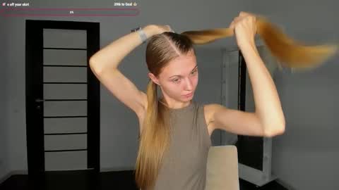 Phoebe online show from 09/11/25, 09:42