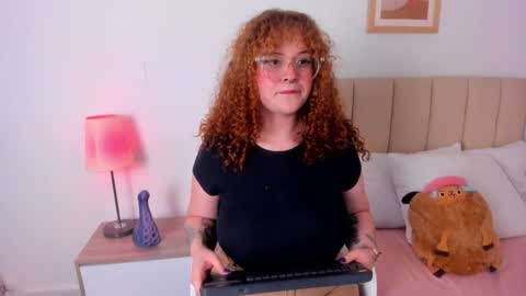 Snapshot of phoenix_angell chatting on 01/04/25, 04:12 Phoenix Angel online show from 01/04/25, 04:12
