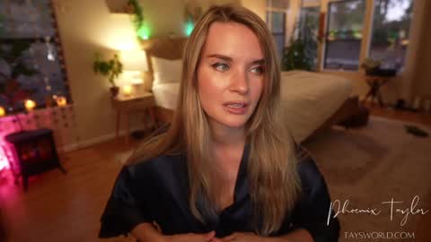 Snapshot of phoenix_taylor chatting on 10/21/25, 01:39 PHOENIX TAYLOR online show from 10/21/25, 01:39