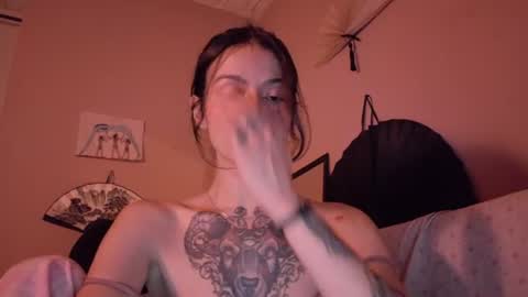Snapshot of phoenixx_x chatting on 06/17/26, 03:42 phoenixx_x online show from 06/17/26, 03:42