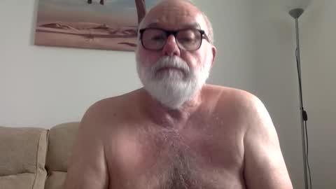 Snapshot of phozzagain chatting on 06/01/26, 01:46 phozzagain online show from 06/01/26, 01:46
