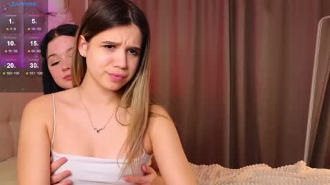 Snapshot of phyllisheart chatting on 01/16/25, 02:30 Lora black and Lili blonde welcome you here online show from 01/16/25, 02:30