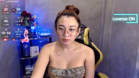 Snapshot of pia_worthsback chatting on 05/01/26, 02:21 Pia online show from 05/01/26, 02:21