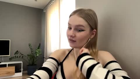 Snapshot of piastonesifer chatting on 06/11/26, 12:08 Kristie online show from 06/11/26, 12:08