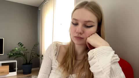 Snapshot of piastonesifer chatting on 06/11/26, 11:14 Kristie online show from 06/11/26, 11:14