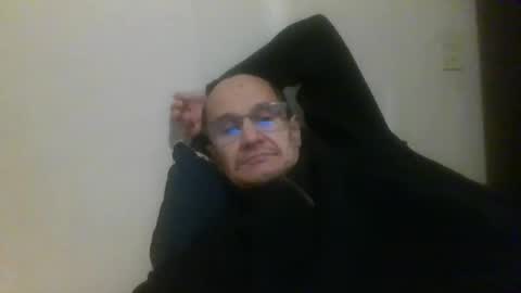 Snapshot of pichoun71 chatting on 01/01/25, 05:00 pichoun71 online show from 01/01/25, 05:00