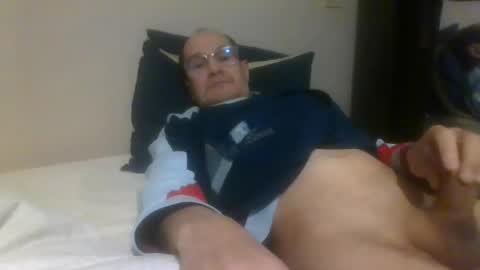 Snapshot of pichoun71 chatting on 01/18/25, 07:07 pichoun71 online show from 01/18/25, 07:07