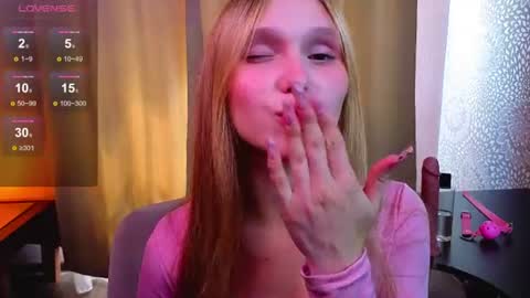 Snapshot of pickanicole chatting on 07/05/26, 04:19 Adeline online show from 07/05/26, 04:19