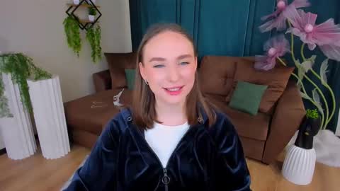 Emelie online show from 09/25/25, 06:06