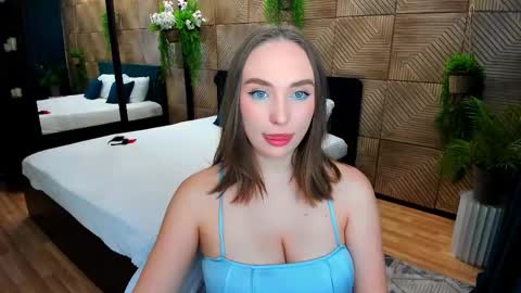 Emelie online show from 09/29/25, 08:13