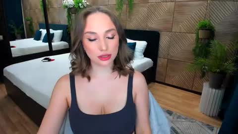 Emelie online show from 10/10/25, 10:25