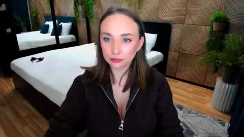 Emelie online show from 10/22/25, 04:29