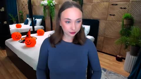 Snapshot of pieceofinspiration chatting on 11/03/25, 04:03 Emelie online show from 11/03/25, 04:03