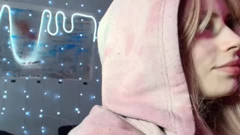 Snapshot of piera_ chatting on 10/03/25, 06:27 Piera online show from 10/03/25, 06:27