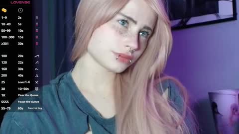 Snapshot of piera_ chatting on 10/23/25, 07:01 Piera online show from 10/23/25, 07:01