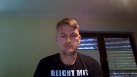 Snapshot of piercingsxxx chatting on 09/11/25, 05:40 piercingsxxx online show from 09/11/25, 05:40