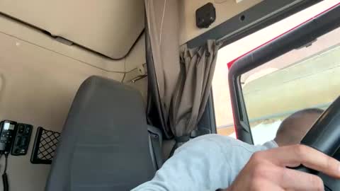 pierotu online show from 10/17/25, 10:51