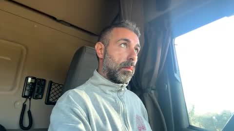 pierotu online show from 10/23/25, 06:56