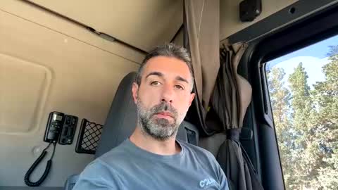 pierotu online show from 10/28/25, 09:57