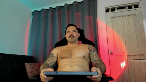 Snapshot of pierrevidal chatting on 10/19/25, 12:11 Pierre online show from 10/19/25, 12:11