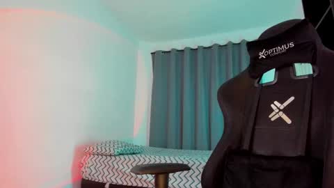 Snapshot of pierrevidal chatting on 12/18/25, 01:22 Pierre online show from 12/18/25, 01:22