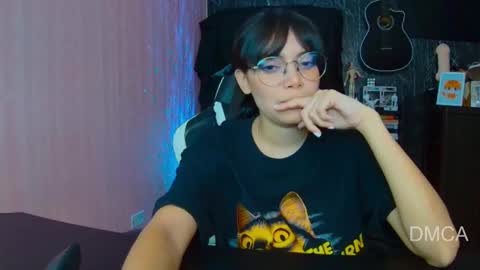 Snapshot of piixiie_d_oll chatting on 10/09/25, 02:53 Andrea G online show from 10/09/25, 02:53