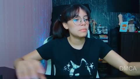 Snapshot of piixiie_d_oll chatting on 10/16/25, 02:45 Andrea G online show from 10/16/25, 02:45