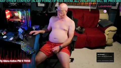 Snapshot of pilot_dave_69 chatting on 09/15/25, 02:55 Dave online show from 09/15/25, 02:55