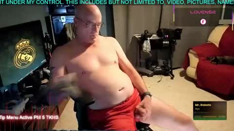 Snapshot of pilot_dave_69 chatting on 09/27/25, 05:12 Dave online show from 09/27/25, 05:12