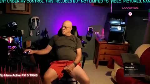 Snapshot of pilot_dave_69 chatting on 10/03/25, 06:27 Dave online show from 10/03/25, 06:27