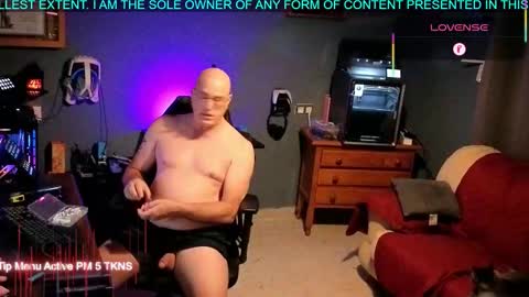 Snapshot of pilot_dave_69 chatting on 10/05/25, 06:23 Dave online show from 10/05/25, 06:23