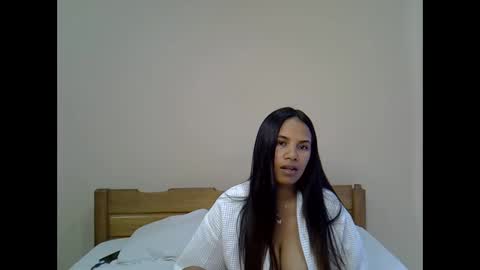 Snapshot of pinahotty chatting on 11/26/25, 05:41 pinahotty online show from 11/26/25, 05:41