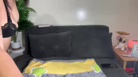 Snapshot of pinay_feb chatting on 09/21/25, 08:27 Hot Feb online show from 09/21/25, 08:27