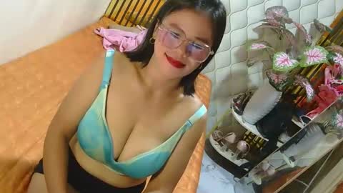 Snapshot of pinay_flor chatting on 05/29/26, 08:45 IM FLOR online show from 05/29/26, 08:45