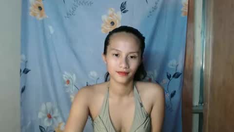 Snapshot of pinay_maex chatting on 12/17/25, 07:58 mae online show from 12/17/25, 07:58