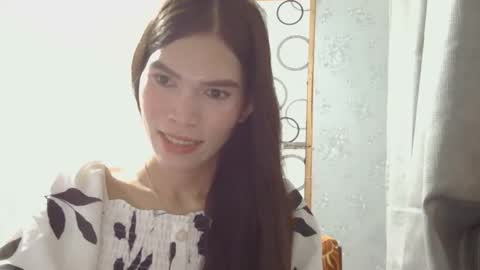 Snapshot of pinayjessaxxx chatting on 11/19/25, 01:33 pinayjessaxxx online show from 11/19/25, 01:33